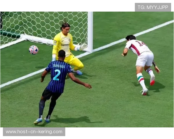 国际米兰中路穿插制造危险传球